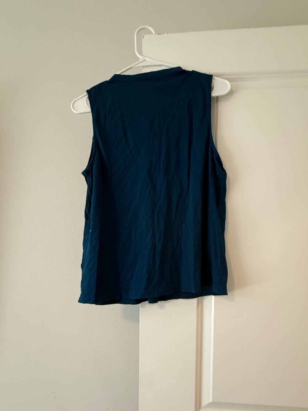 Crew Sleeveless Blouse - Blue Eyelet Yoke Detail size S ❤️ - Picture 9 of 9